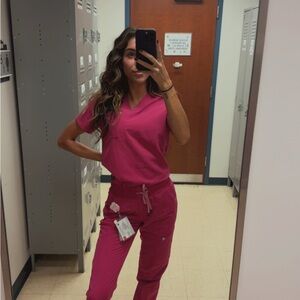 FABLETICS HIBISCUS PINKS SCRUB SET